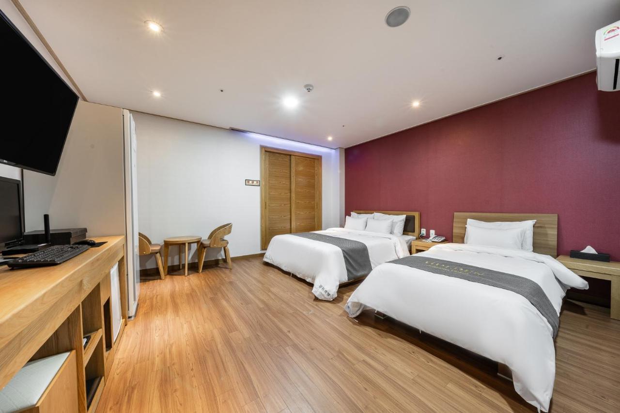 Golden Business Hotel Seosan Екстер'єр фото